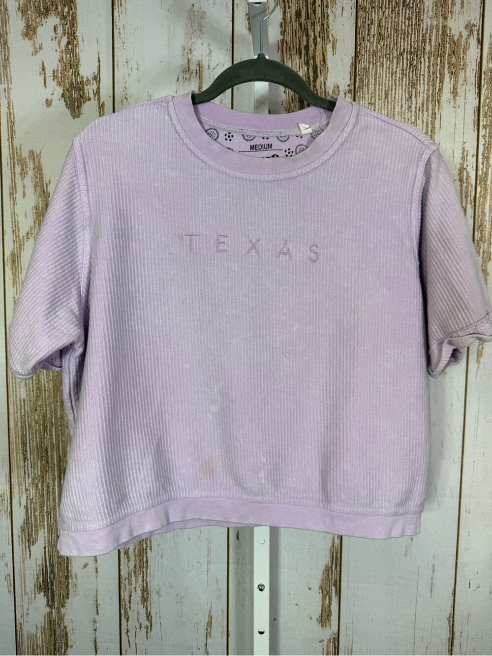 Royce, Lavender Ribbed Crop Tee with TEXAS Embroidery. Size Small. Fair cond!